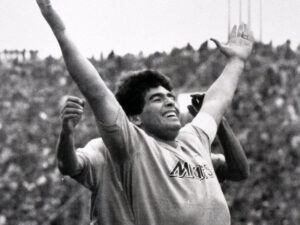 Lo sport piange Maradona.