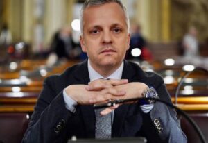 Di Caro (M5S). “Dimissioni Razza non bastano, scandalo travolge vertici”