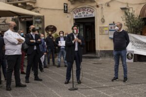 Centinaia di operatori del settore wedding: “PRETENDIAMO DATE!”