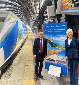 Cartoline artistiche sugli INTERCITY per promuovere la penisola