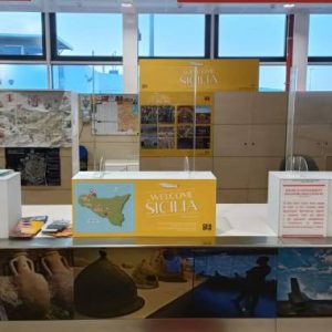 Infopoint di CoopCulture nella hall arrivi all’aeroporto di Palermo