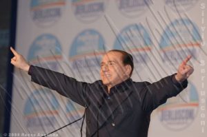 Morte Berlusconi: bandiere a mezz’asta alla Regione