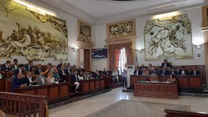 Consiglio comunale approva subentro Agata Scalia a consigliera Viviana Lombardo